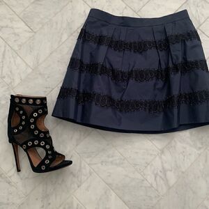 𝅺JCREW navy blue & black mini skirt satin & lace pleated mini skirt sz 4 EUC